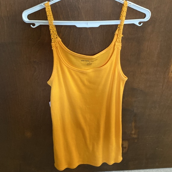 Tank Tops (2). Size Small - Picture 4 of 7